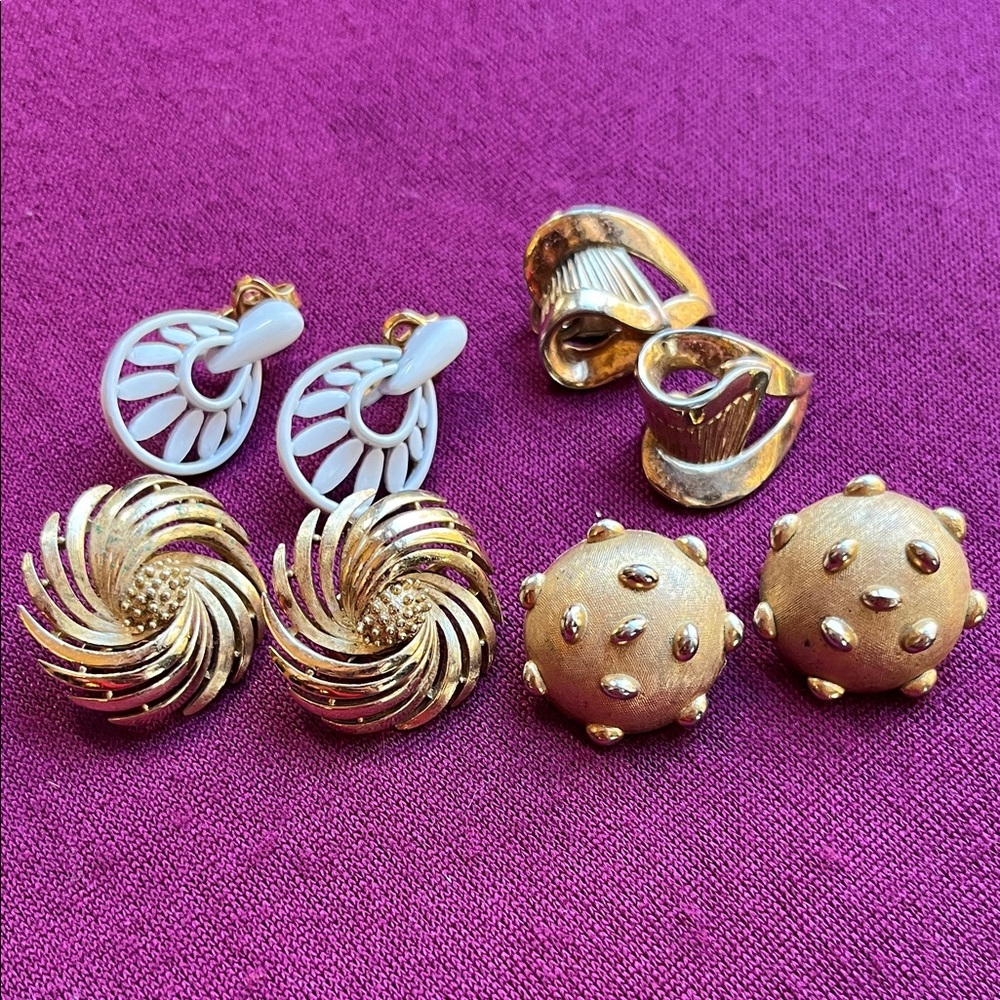Set of 4 vintage crown Trifari clip on earrings gold tone & enamel